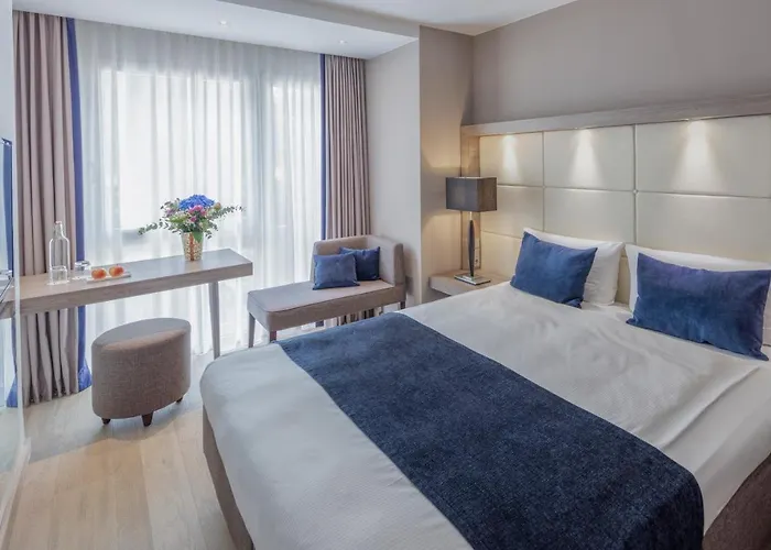 Szálloda The Alex 3*