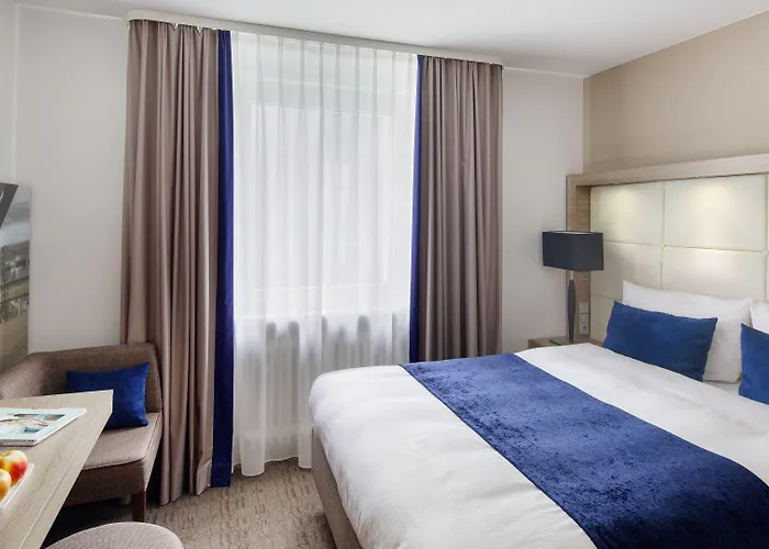 Отель The Alex 3*